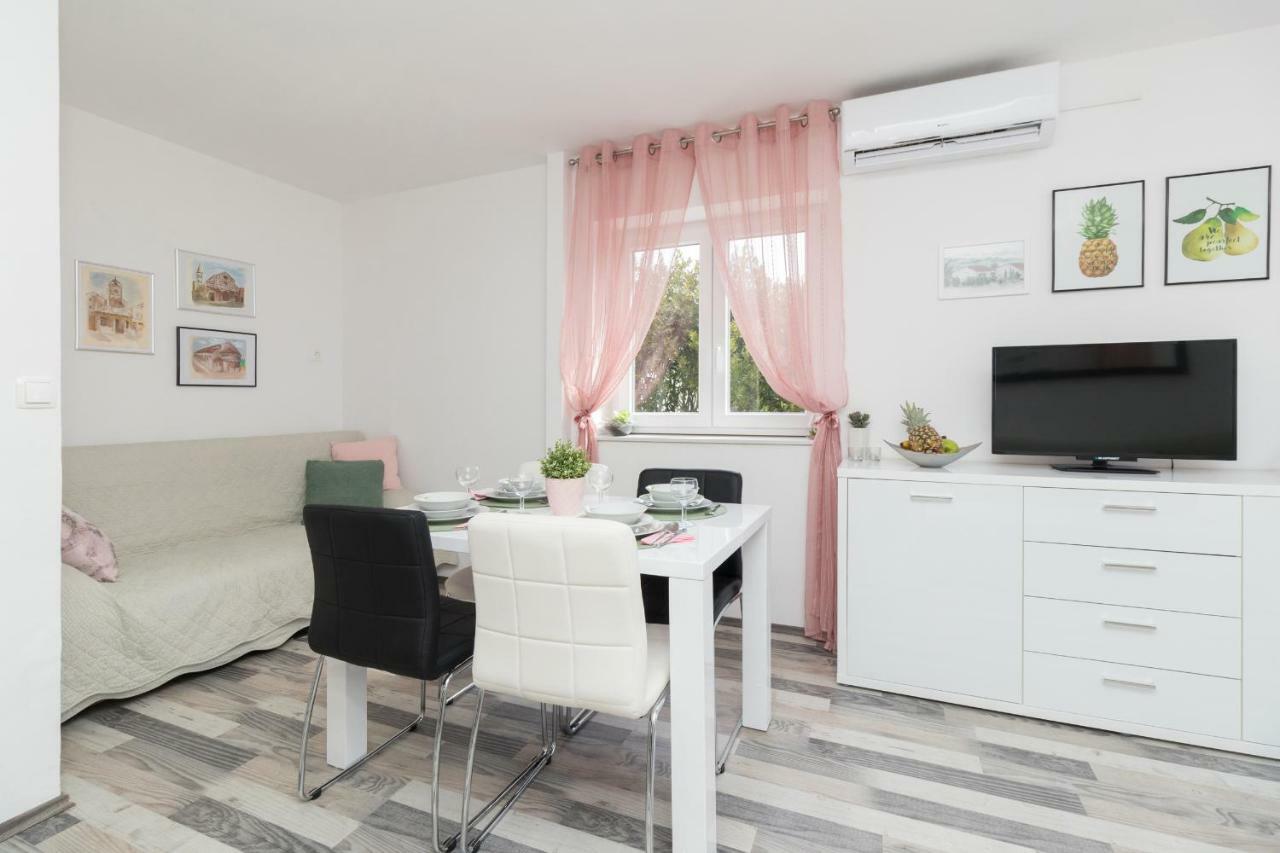 Apartman Roko Petrcane Exterior foto